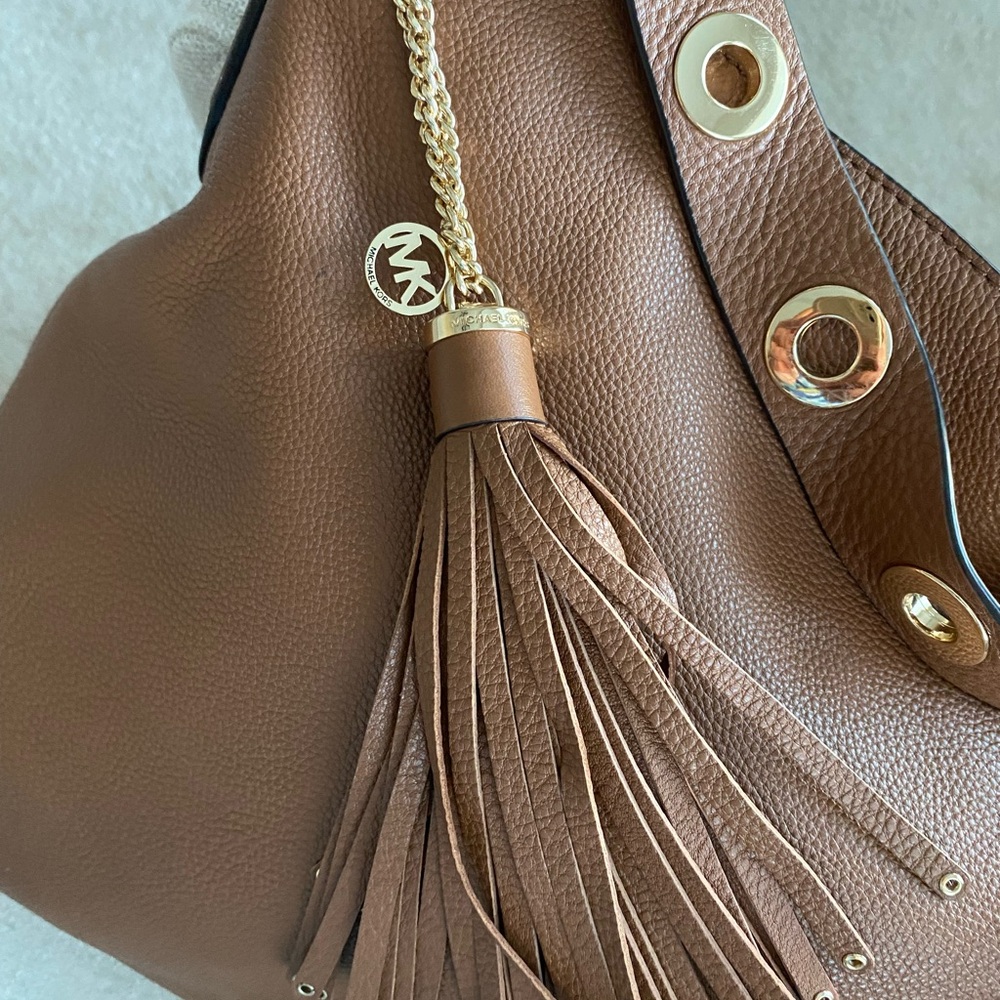 Michael Kors Tan Leather Shoulder Bag with Gold Accents - Picture 4 of 8